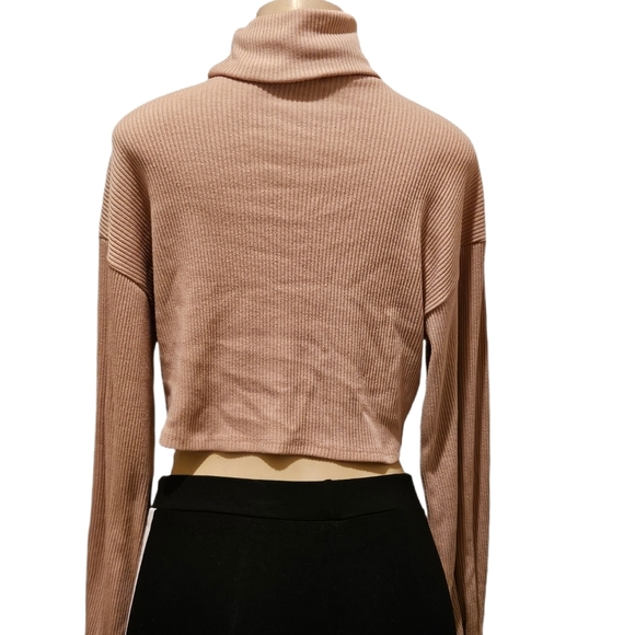 Pre-owned Fashion Nova Ribbed Cropped Turtleneck Sweater – Size Large - Picture 2 of 3